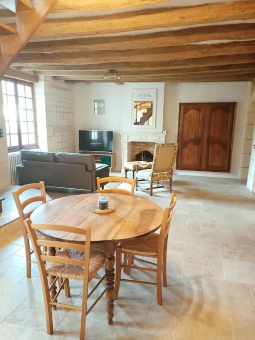 Gite Avec Vue Sur L'Indre Artannes-sur-Indre Exterior foto